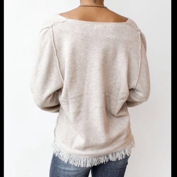 Beautiful Soft V-Neck Loose Fit Knitted Sweater W/Fringe Cuff & Trim Hi-Quality - Picture 5 of 10